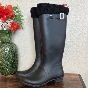 Hunter Original Tall Rain Boots paired with Hunter cable knit boot socks